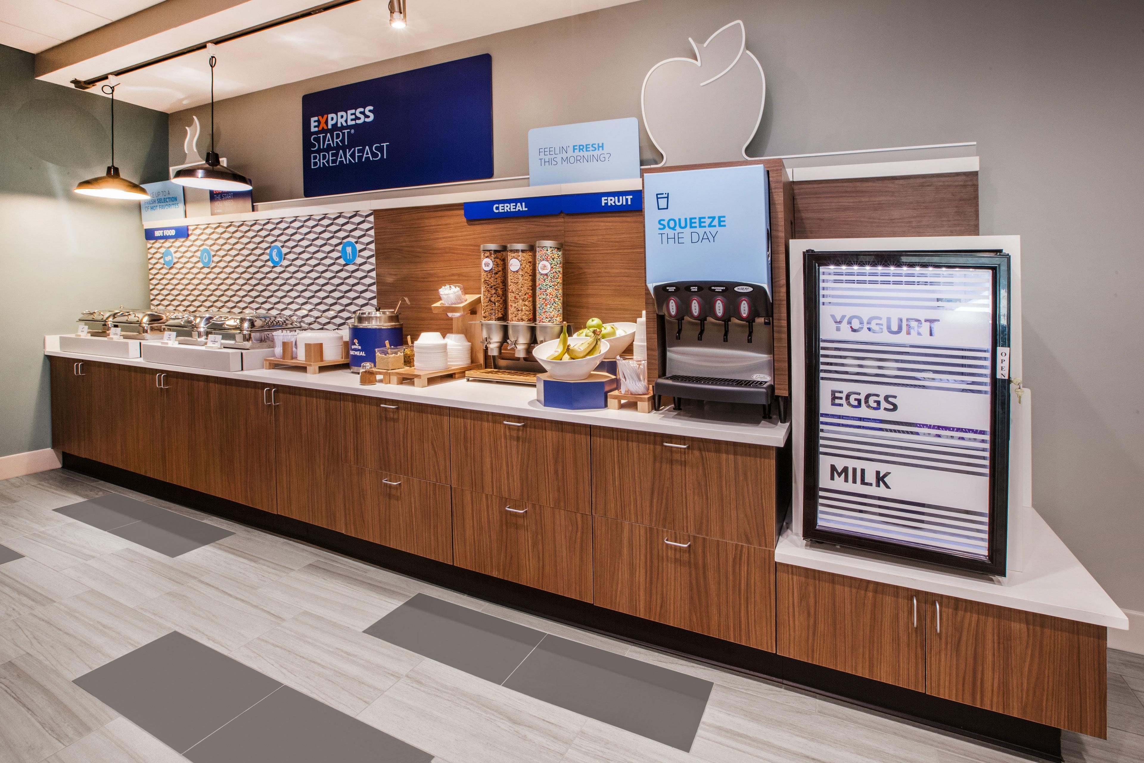 Holiday Inn Express Hotel & Suites Forest By Ihg Buitenkant foto