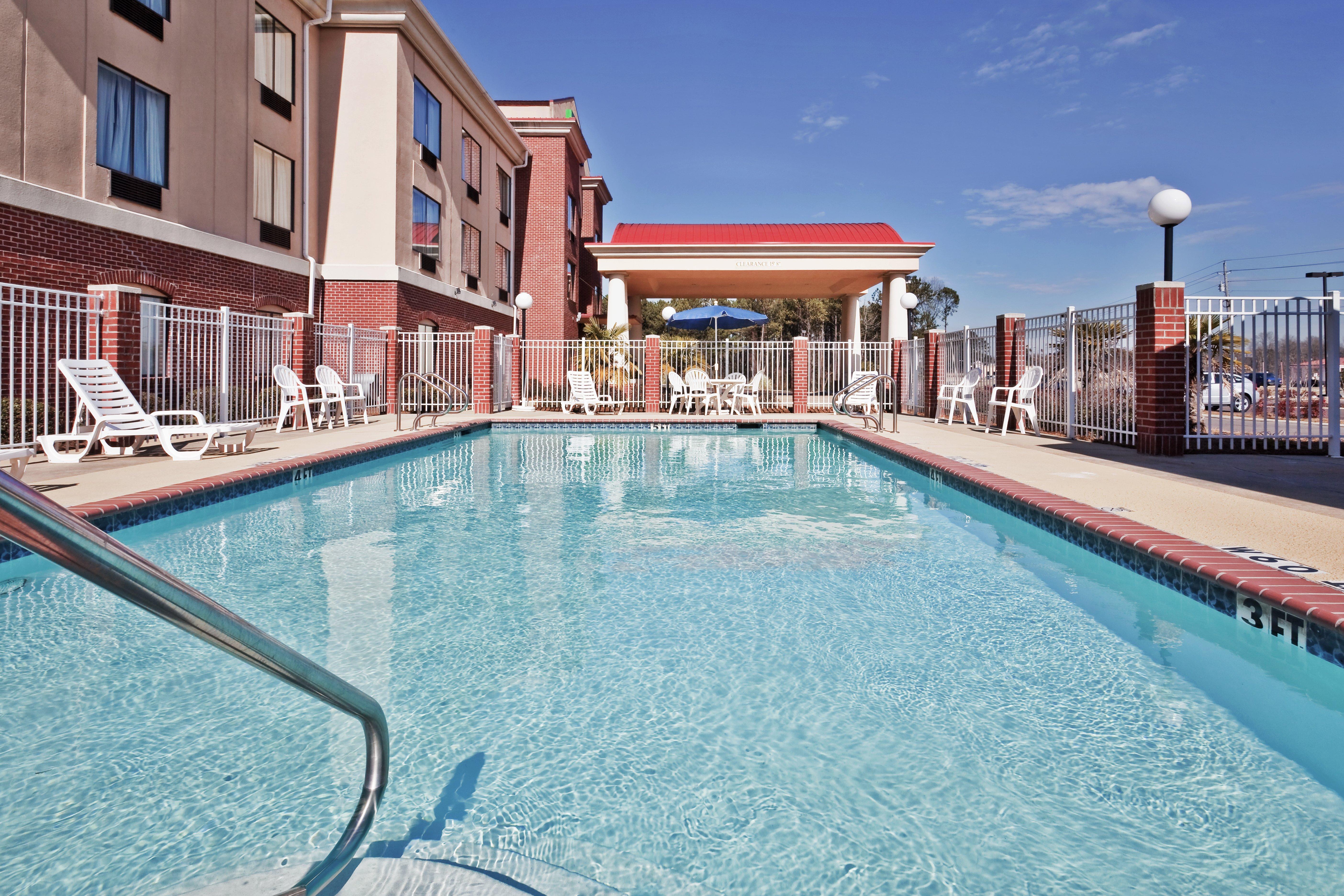 Holiday Inn Express Hotel & Suites Forest By Ihg Buitenkant foto