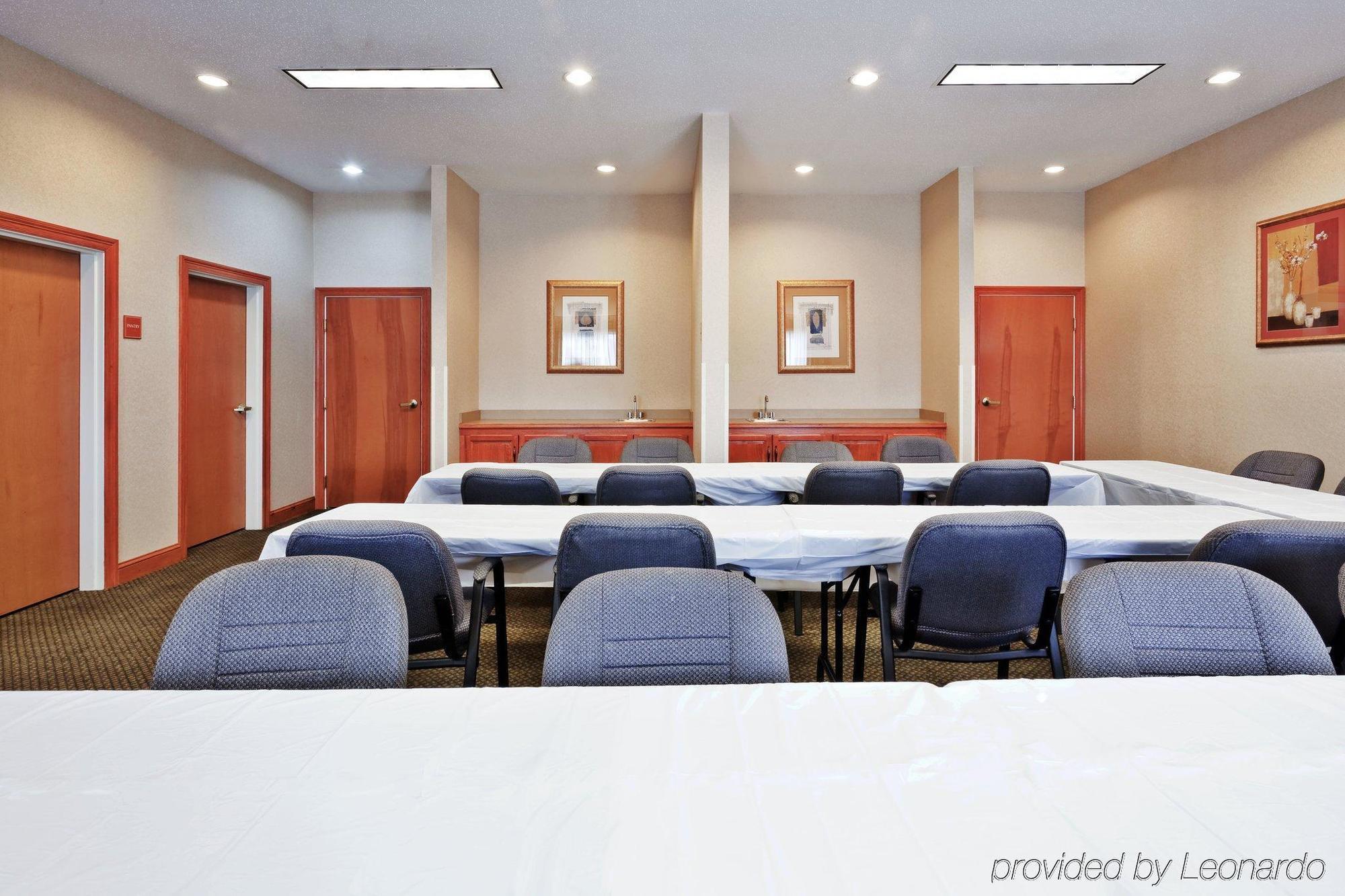 Holiday Inn Express Hotel & Suites Forest By Ihg Faciliteiten foto