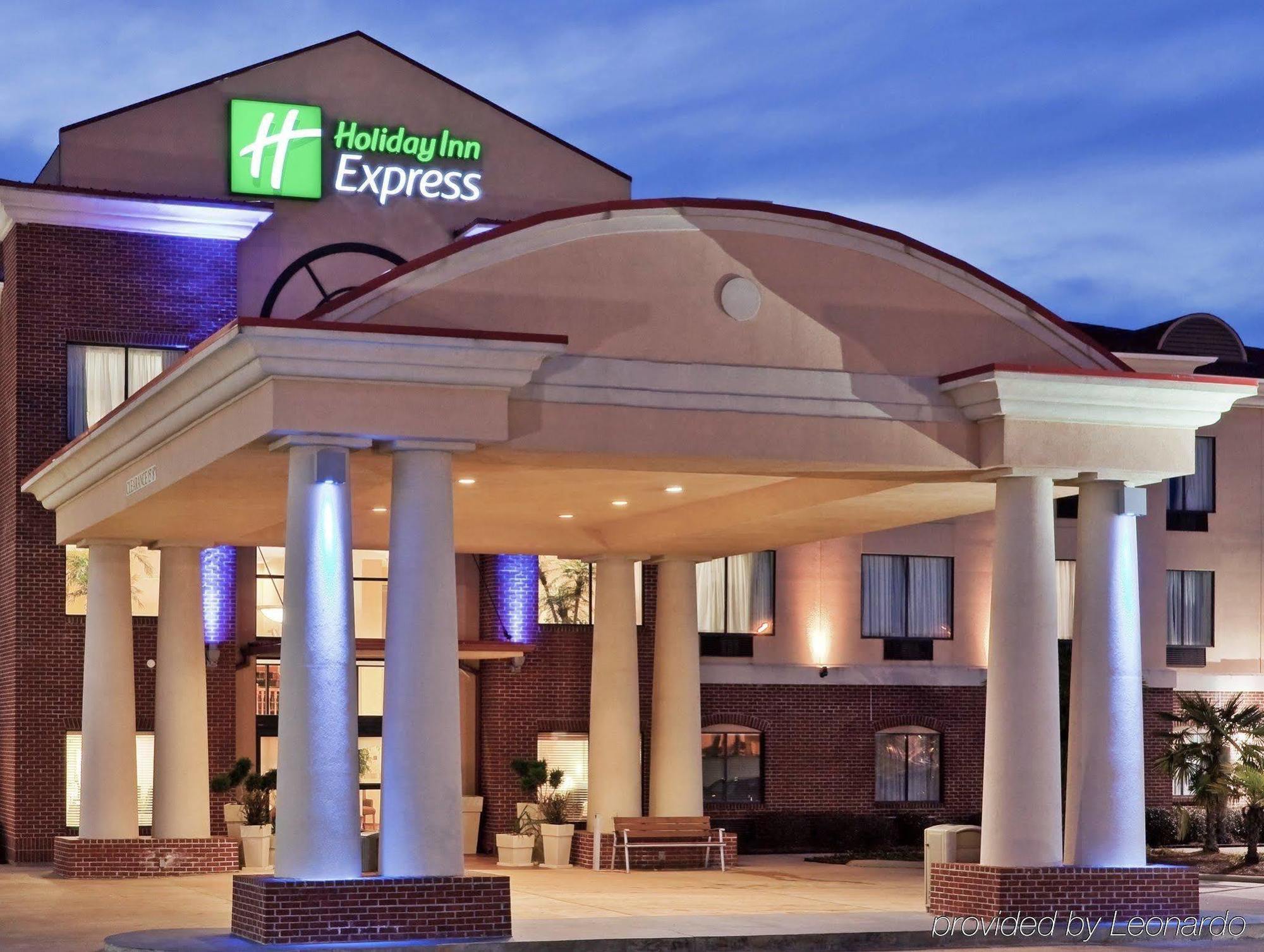 Holiday Inn Express Hotel & Suites Forest By Ihg Buitenkant foto
